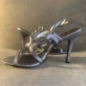 Nina New York - w9 silver sparkle strappy 4” heel shoes